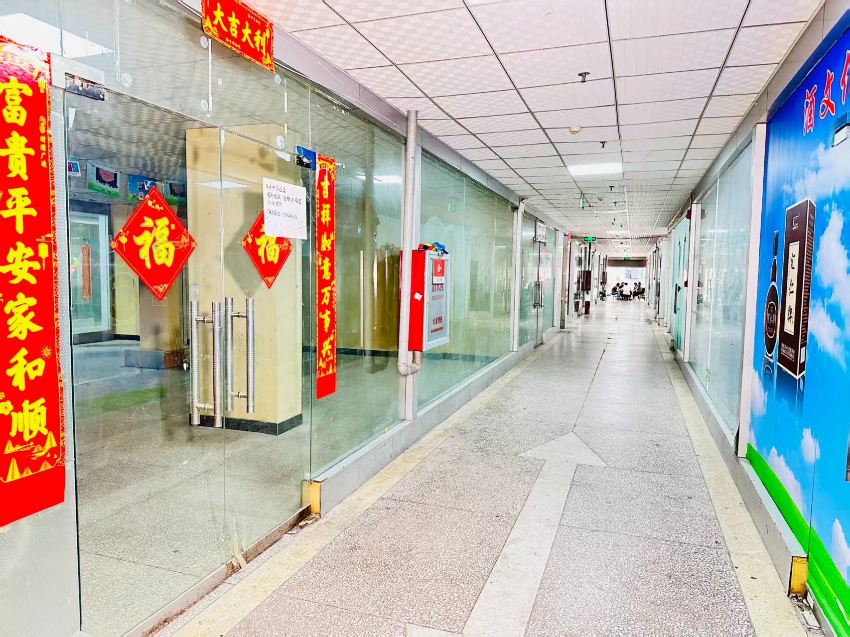 金纱路园区位于洛阳市老城区春都路商贸核心区域，周边商业氛围成熟，交通便利，配套完善。依托传统副食品商贸资源，园区具备良好的经营基础和人气优势，是企业办公、商品展示、批发零售及创业发展的理想选择。